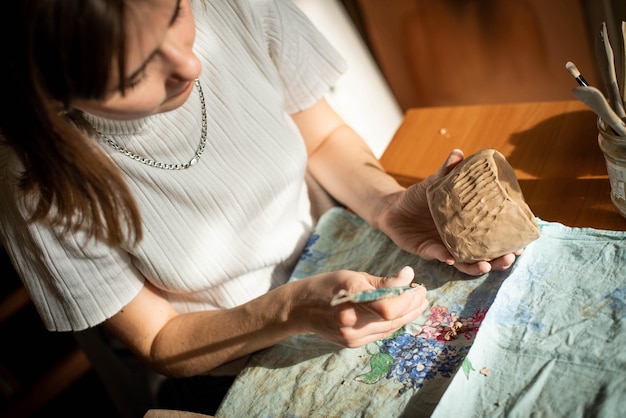 Atelier broderie în lucru